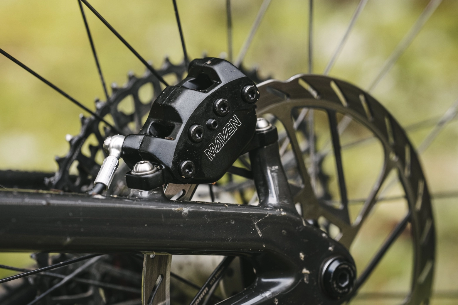SRAM revoluciona el descenso: llega la XX DH Transmission electrónica junto a los nuevos frenos Maven y la horquilla BoXXer 2027
