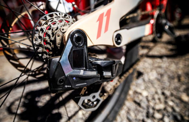 SRAM revoluciona o downhill: chega a XX DH Transmissão eletrônica junto com os novos freios Maven e a suspensão BoXXer 2027