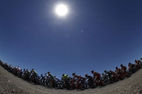 The extreme weather will become increasingly common in races. What does the UCI protocol say?