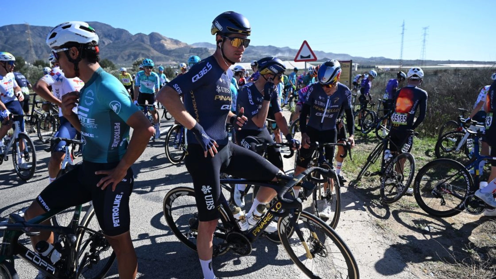 La meteorología extrema será cada vez más habitual en carrera ¿qué dice el protocolo de la UCI?