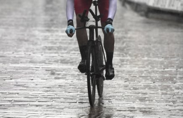 The extreme weather will become increasingly common in races. What does the UCI protocol say?
