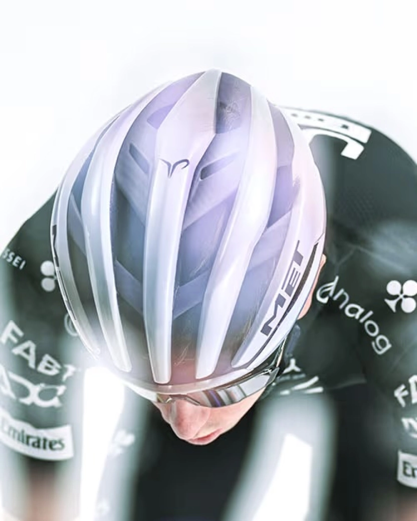 Pogacar et MET lancent deux casques en édition limitée avec une finition irisée