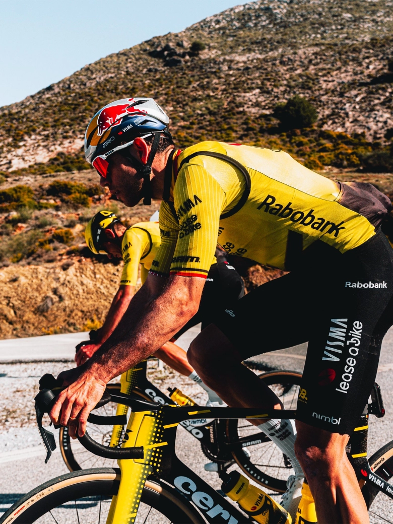 Van Aert vuelve a enfermar y será baja el sábado