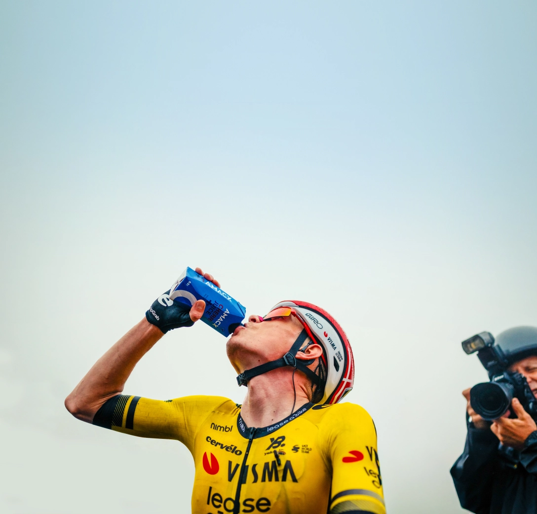 "Es mi producto de recuperación indispensable": la bebida preferida de Van Aert en meta mejora su fórmula