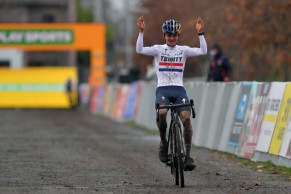 Tom Pidcock beats Van der Poel in the Superprestige Gavere