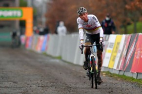 Tom Pidcock beats Van der Poel in the Superprestige Gavere