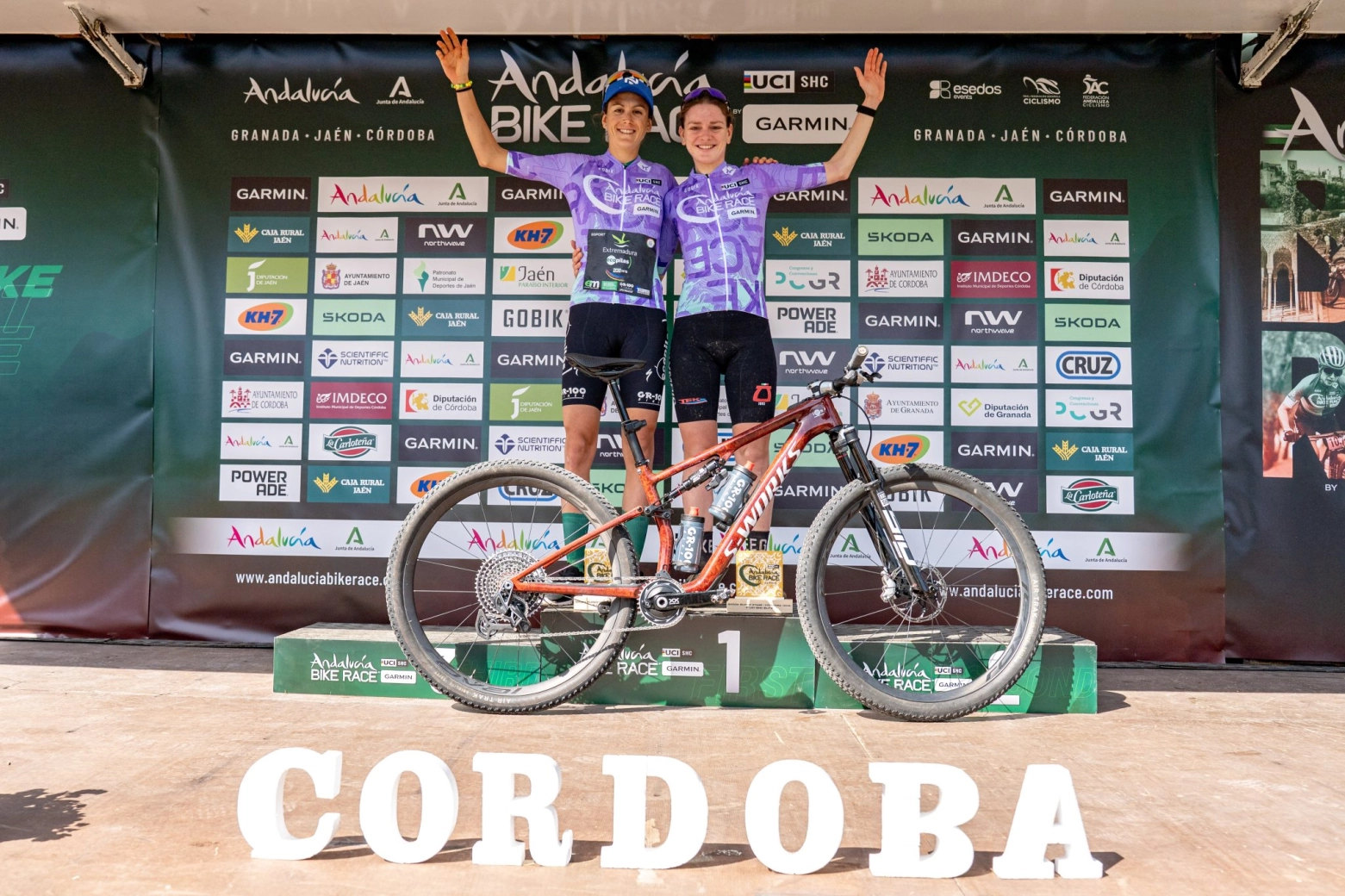 Valero–Stutzmann y Fischer–Peretti ganan la Andalucía Bike Race by Garmin 2026 tras cinco días de alta exigencia