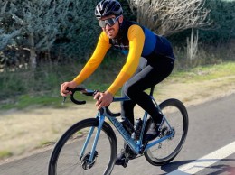 What is the exact temperature at which to wear cycling bib shorts or pants?