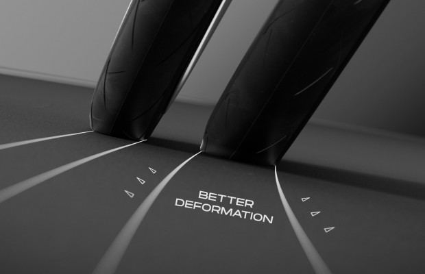 Hutchinson demonstra que um pneu de 32 mm pode ser mais rápido que um de 30 mm e apresenta os novos Blackbird de 32 e 34 mm