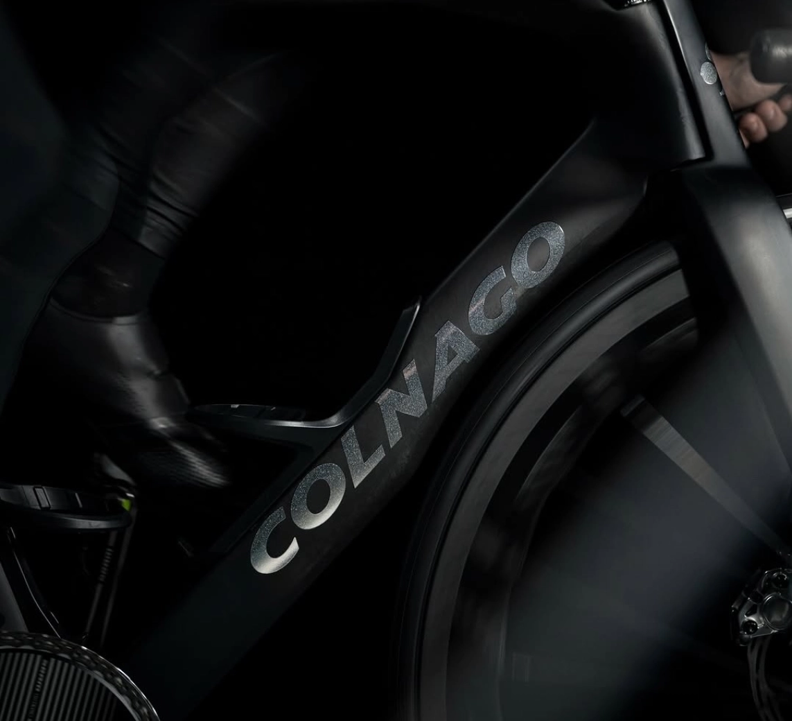 Colnago se pasa al lado oscuro: nuevas Y1Rs y V5Rs inspiradas en Pogacar