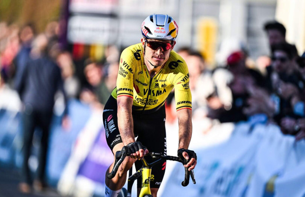 “Esos cristales no podían estar ahí por accidente”: Van Aert sospecha de un posible sabotaje tras pinchar en Le Samyn