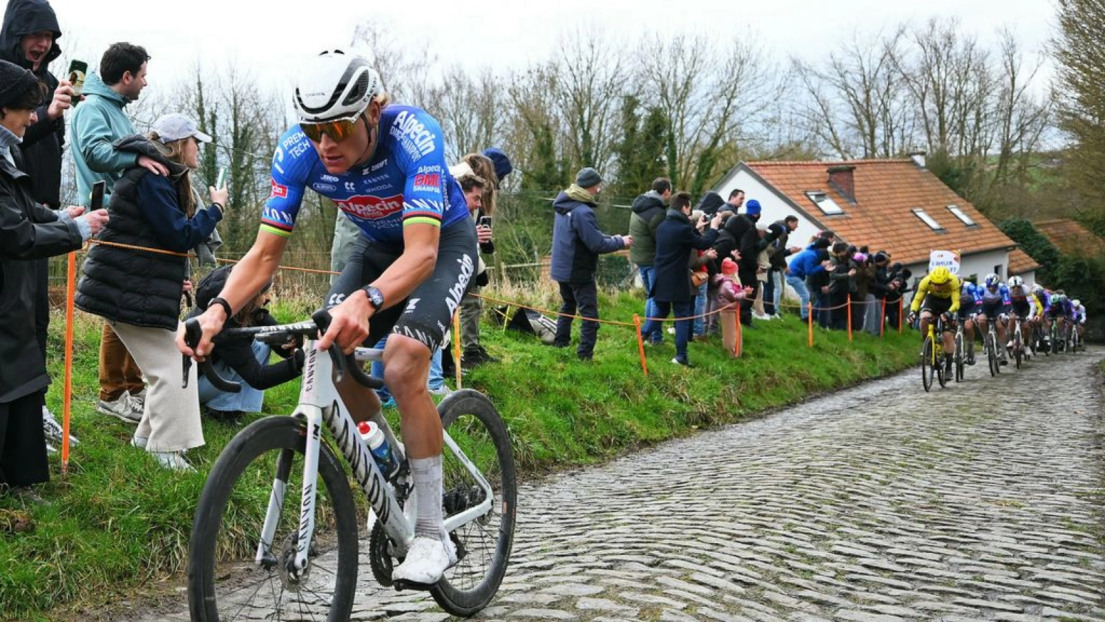 ¿Por qué Van der Poel no correrá la Strade Bianche? Su director lo explica