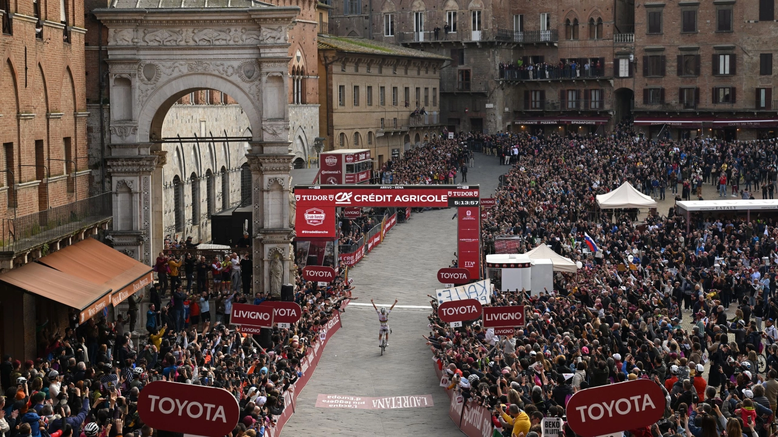 ¿Cuándo es la Strade Bianche? Pogacar inaugura 2026 con polvo, rampas y Siena como gran final