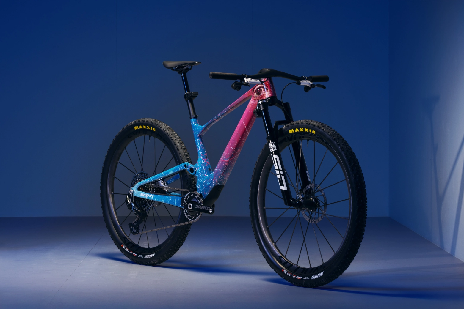 Arte contemporáneo sobre una exclusiva SCOTT Spark RC pintada para Nino Schurter