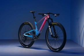 Contemporary art on an exclusive SCOTT Spark RC painted for Nino Schurter