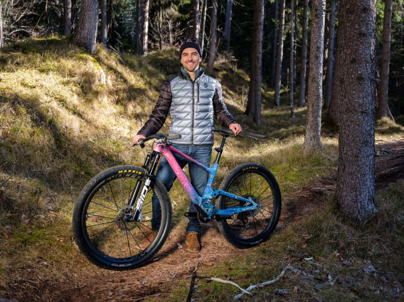 Arte contemporáneo sobre una exclusiva SCOTT Spark RC pintada para Nino Schurter