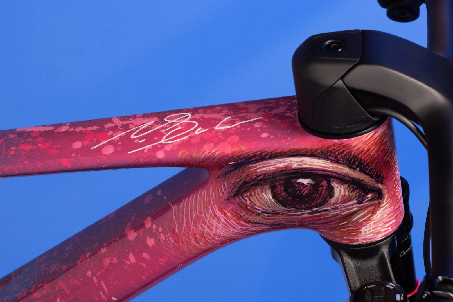 Arte contemporáneo sobre una exclusiva SCOTT Spark RC pintada para Nino Schurter