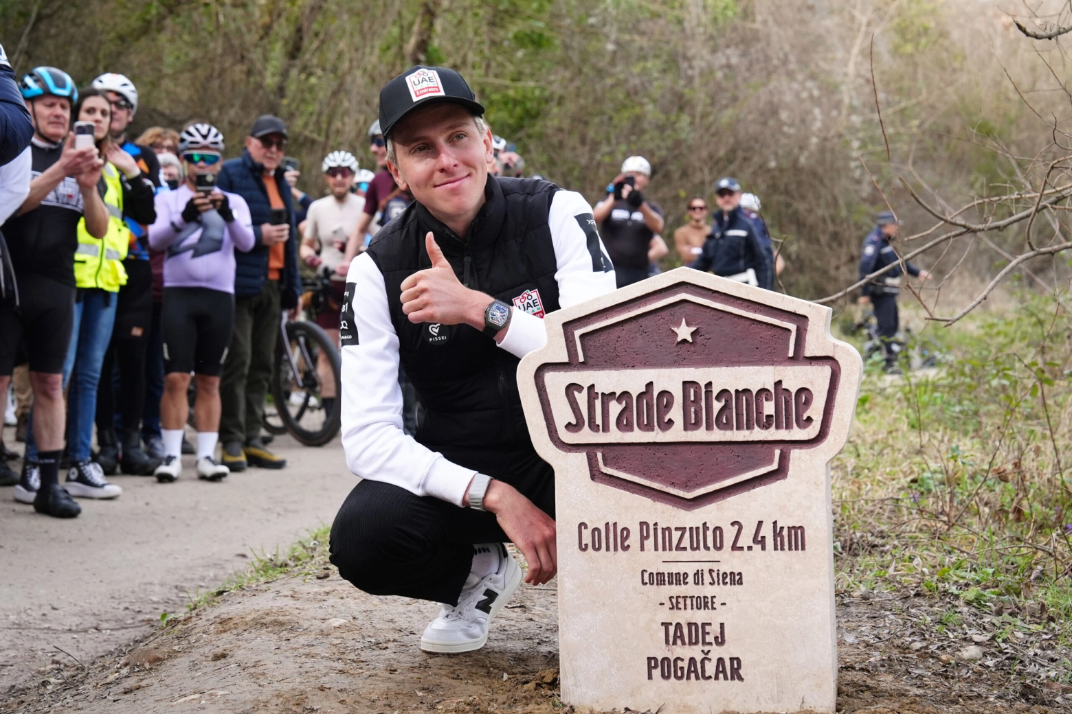 Pogacar pone su nombre en un sector de la Strade Bianche