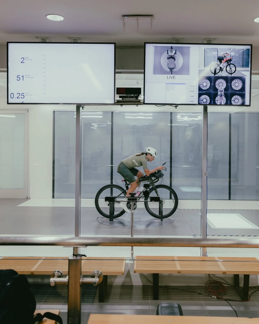 ¿Qué peinado es más aerodinámico? Lo prueban en el túnel de viento de Specialized