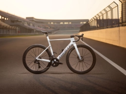 Giant expresses the aerolight concept in its new Propel: the lightest aero bike in its history