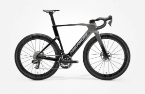 The new Merida Reacto V breaks the 200-watt barrier to reach 45 km/h: more aerodynamic, lighter, and designed to fly