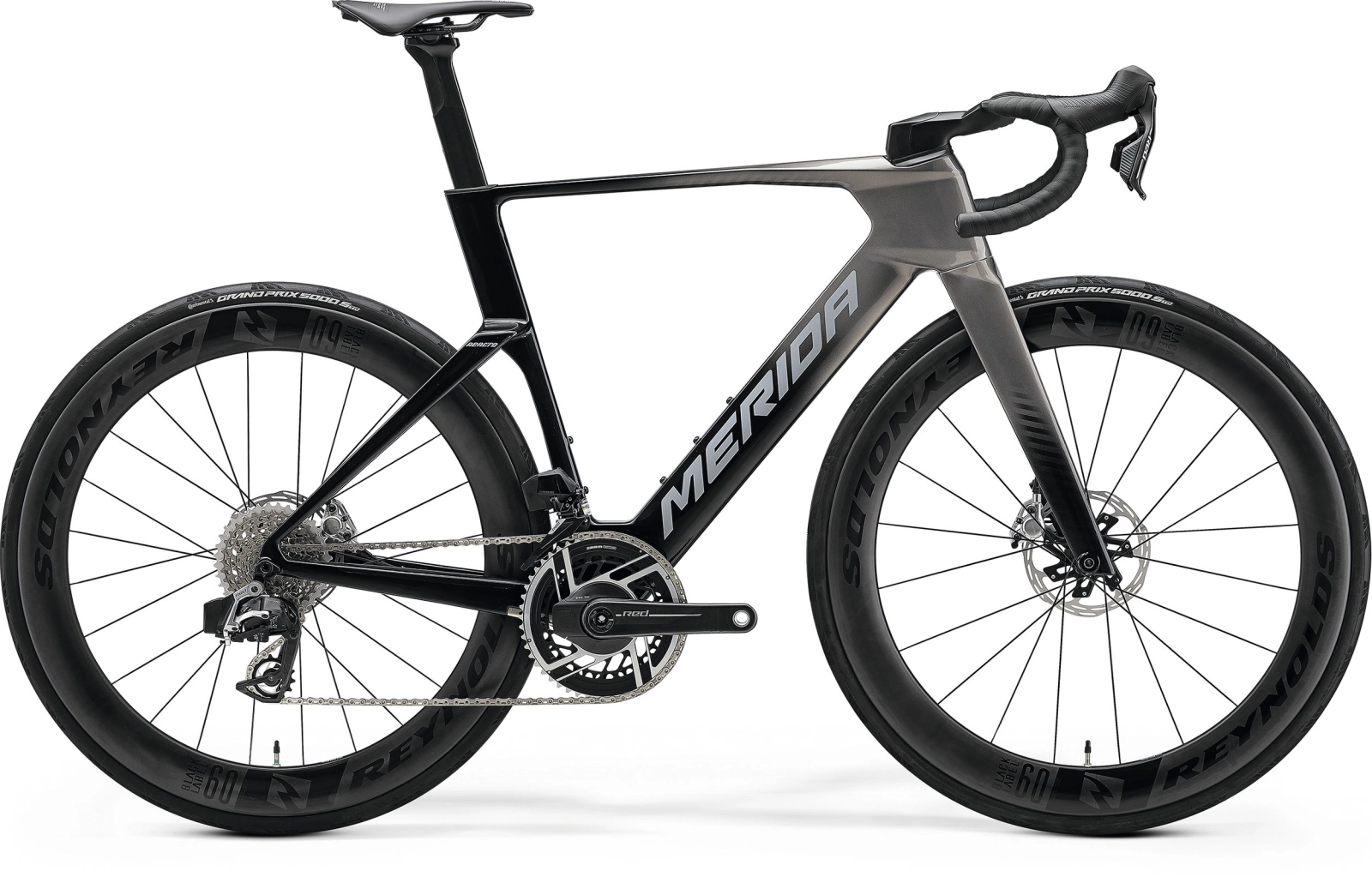 La nueva Merida Reacto V rompe la barrera de los 200 vatios para ir a 45 km/h: más aerodinámica, más ligera y diseñada para volar