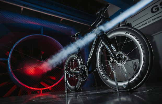 The new Merida Reacto V breaks the 200-watt barrier to reach 45 km/h: more aerodynamic, lighter, and designed to fly