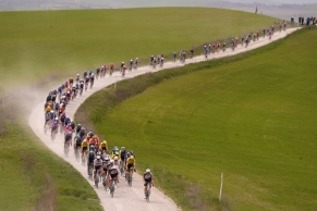 Pogacar dynamites and wins a Strade Bianche in which Paul Seixas shines