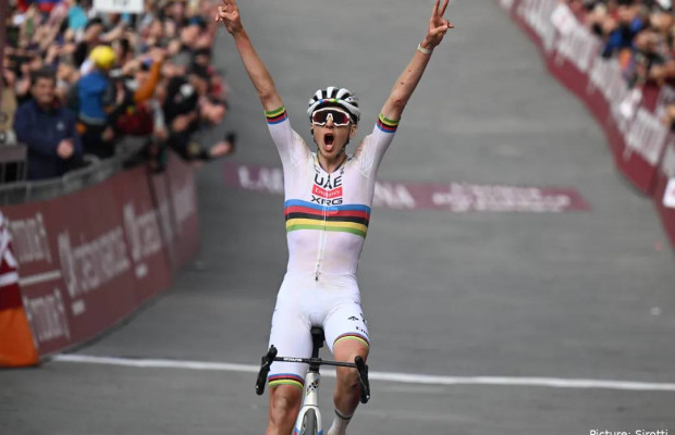 Pogacar dynamite et remporte une Strade Bianche où Paul Seixas se distingue