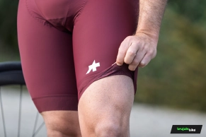 The Swiss formula for devouring kilometers this summer: we tested the Assos MILLE GT S11 jersey and shorts
