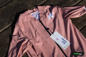The Swiss formula for devouring kilometers this summer: we tested the Assos MILLE GT S11 jersey and shorts