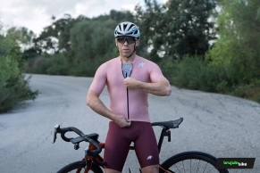 The Swiss formula for devouring kilometers this summer: we tested the Assos MILLE GT S11 jersey and shorts