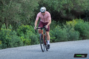 The Swiss formula for devouring kilometers this summer: we tested the Assos MILLE GT S11 jersey and shorts