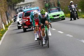 Van der Poel imposes his rule on the gravel and takes stage 2 of the Tirreno-Adriatico
