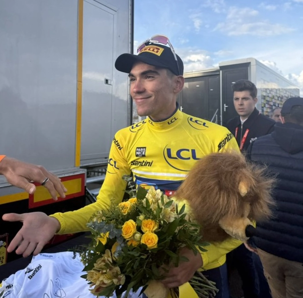 Ayuso dresses as a leader in the Paris-Nice after a team time trial won by INEOS