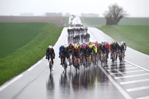 The Paris-Nice explodes: Vingegaard shines in an epic stage where Juan Ayuso abandons due to a crash