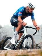 Van der Poel explains why he doesn't want narrow handlebars
