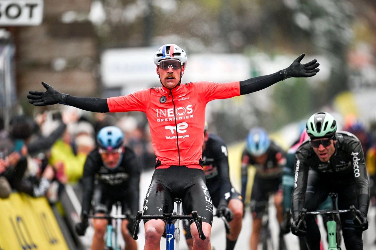 Nieve, recorte y caos final: Godon conquista la etapa 7 de la París-Niza