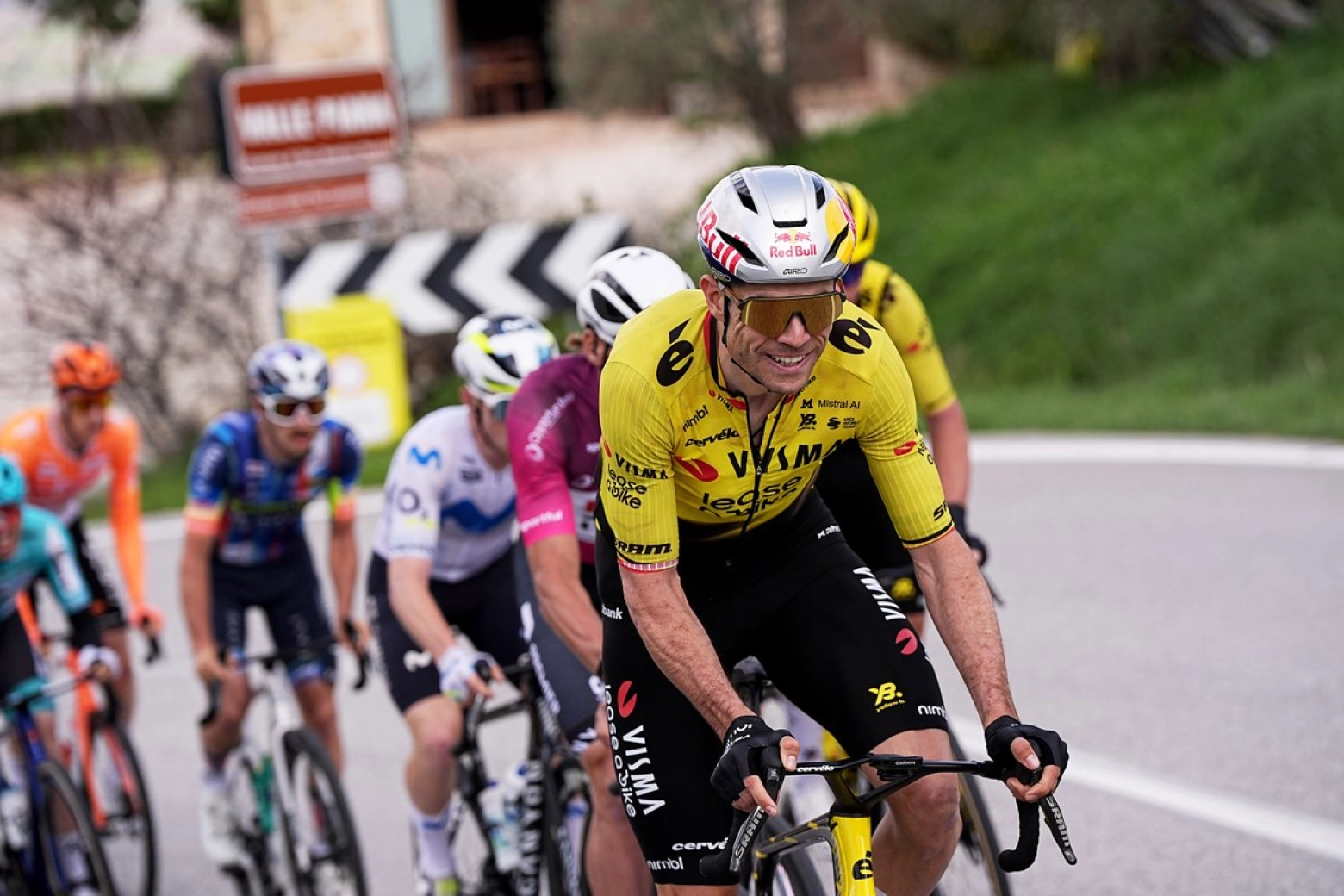 Del Toro remata a Jorgenson y Pellizzari en el final más duro y deja sentenciada la Tirreno-Adriático