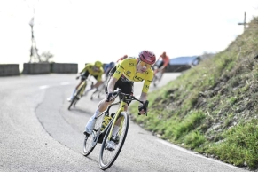 Jonas Vingegaard is crowned champion of the Paris-Nice 2026 in a final stage won by Lenny Martinez