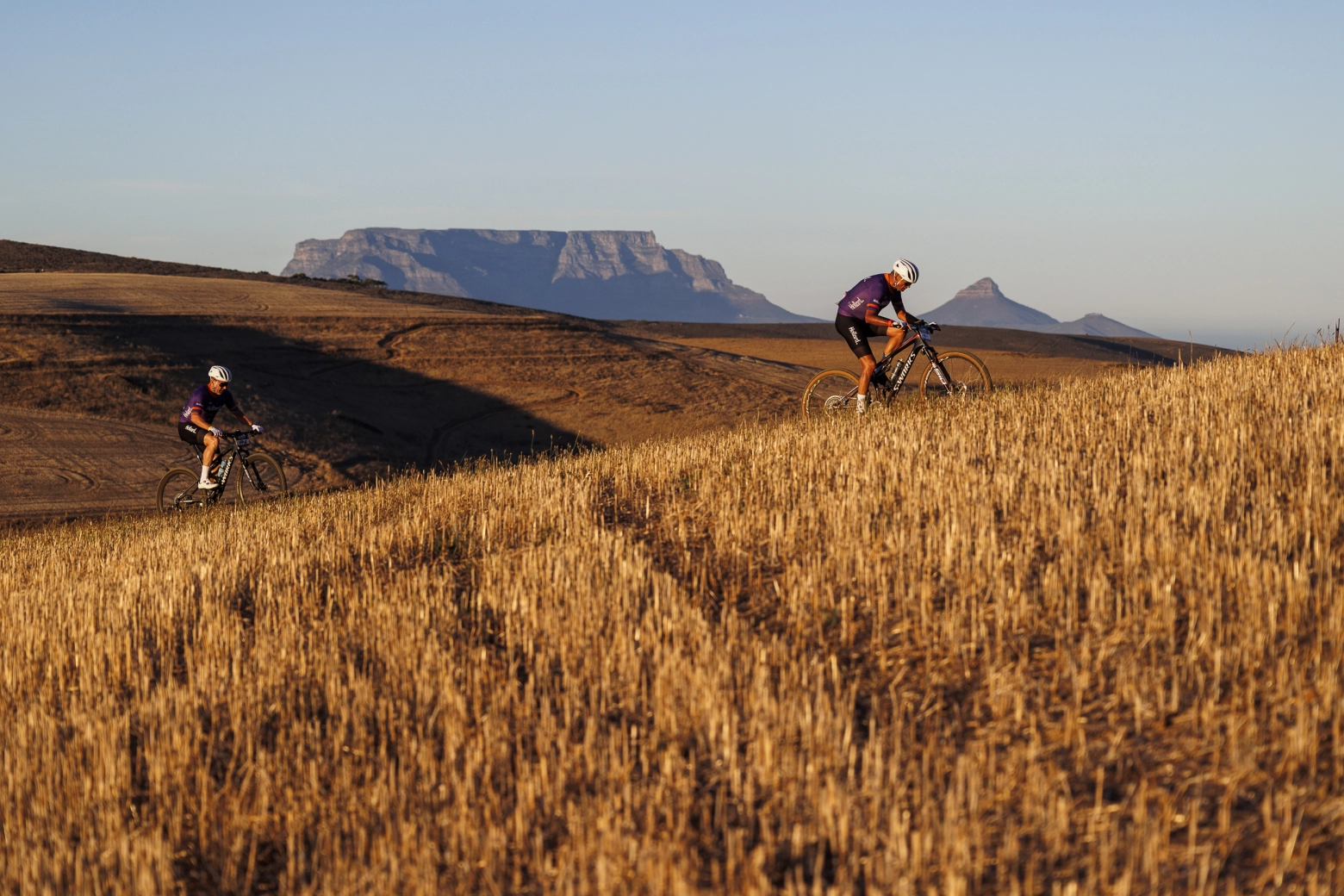 El calor extremo obliga a cambiar los horarios de la Cape Epic