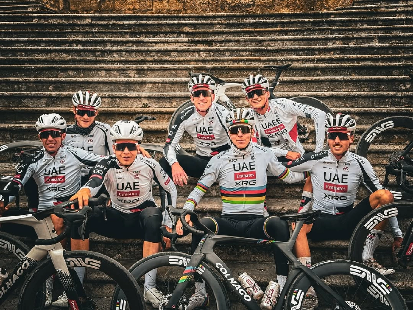 Pogacar está utilizando un maillot especial para no ser reconocido durante sus entrenamientos