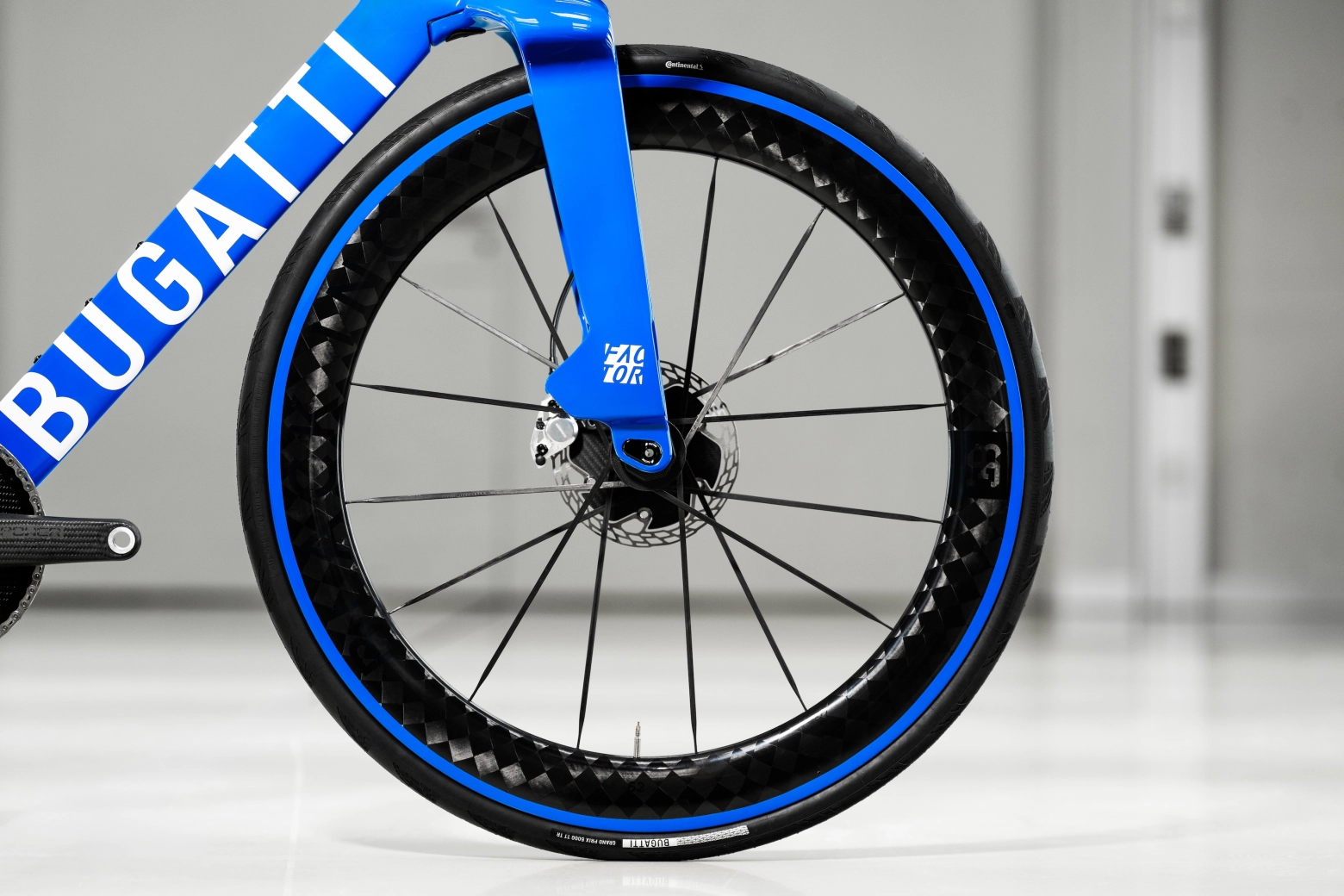 Bugatti llega al ciclismo con una bici radical e ilegal para la UCI