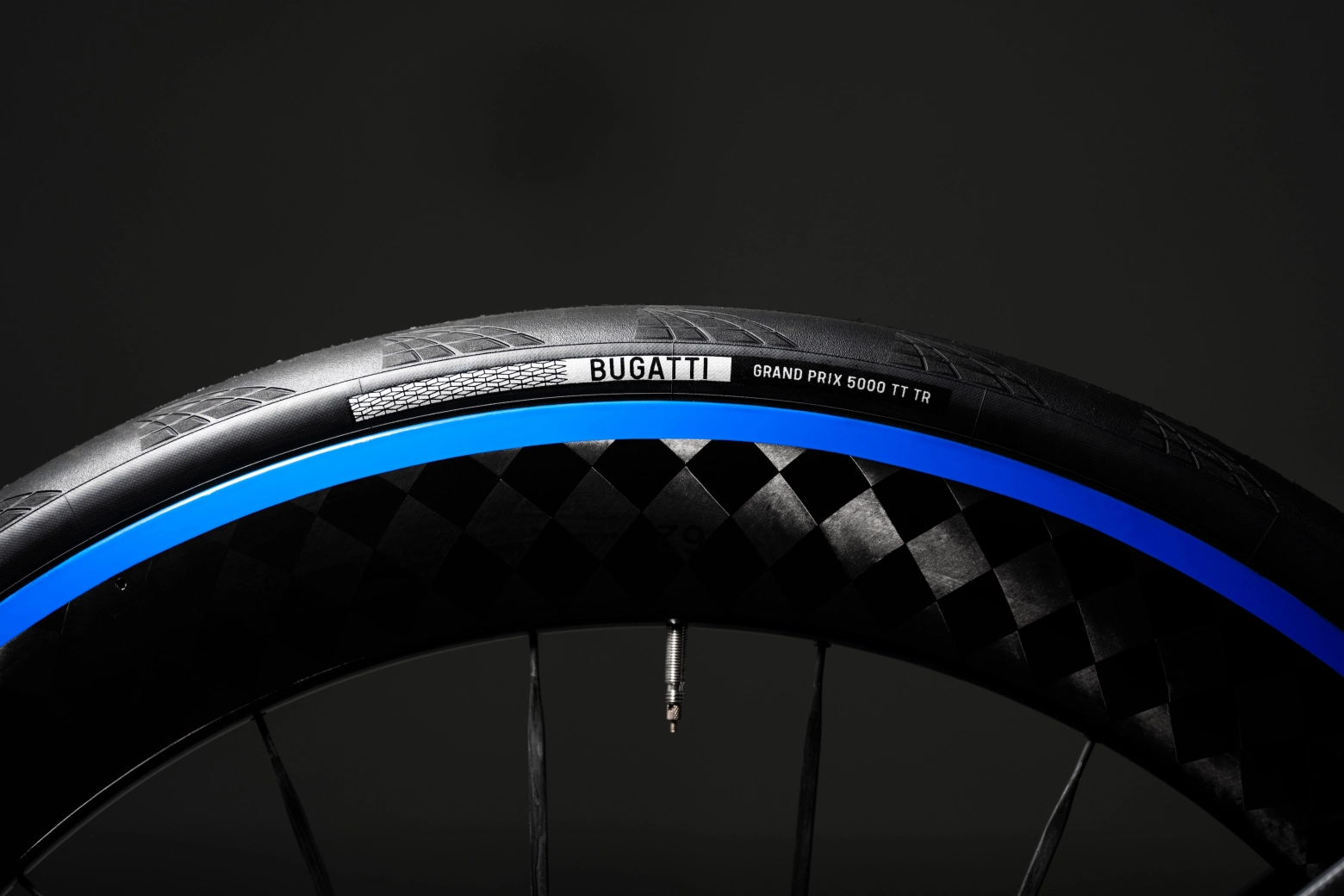 Bugatti llega al ciclismo con una bici radical e ilegal para la UCI