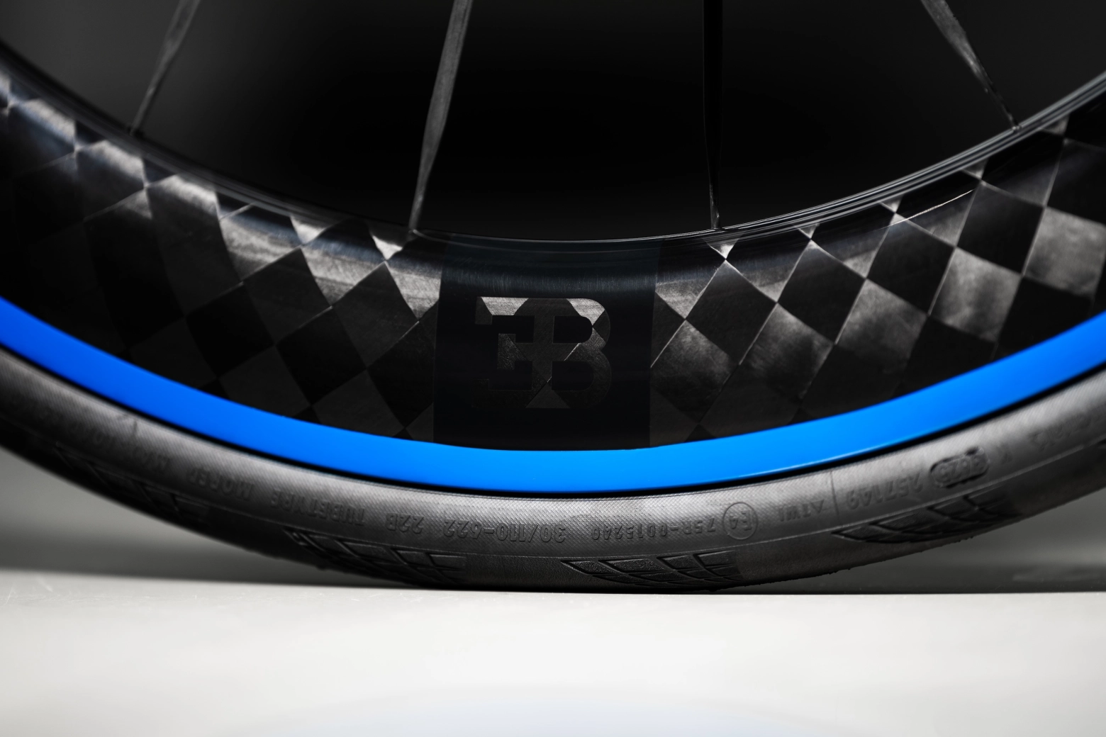 Bugatti llega al ciclismo con una bici radical e ilegal para la UCI