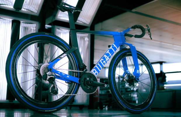 A Bugatti chega ao ciclismo com uma bicicleta radical e ilegal para a UCI