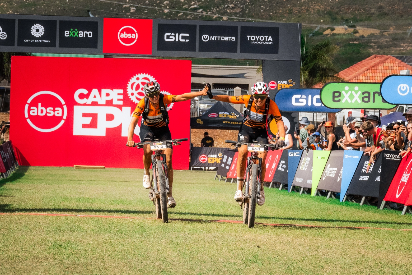 Courtney lo intenta desde salida, pero Keller decide y vuelve a ganar