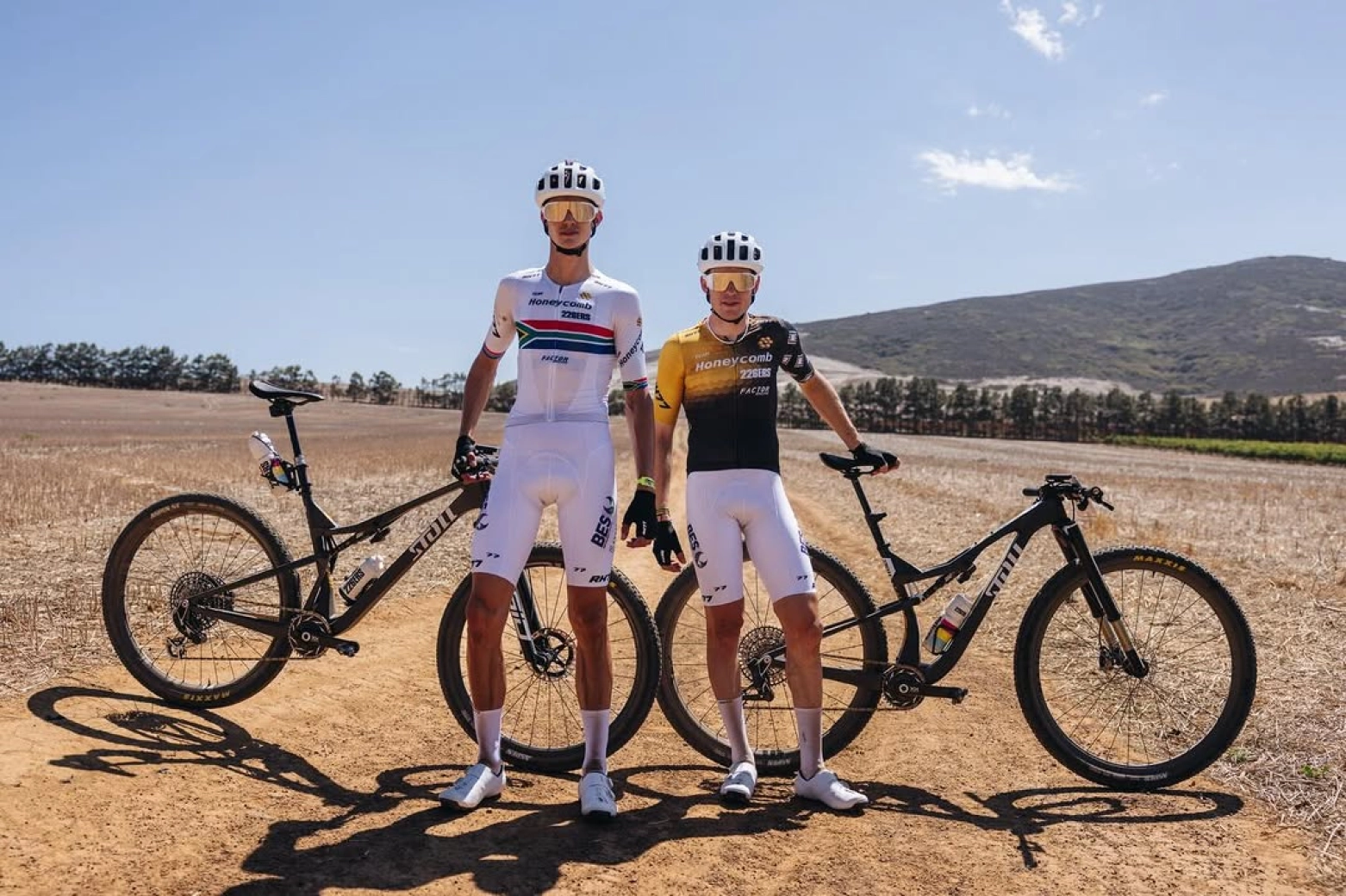 Las MTB de 32” hacen historia en la Cape Epic: Pritzen y Stehli ganan la etapa 3 y cambian la general
