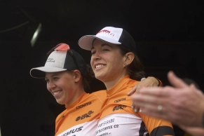 Contrôle, patience et attaque finale : la formule parfaite de Lill et Keller pour gagner leur quatrième étape au Cape Epic 2026
