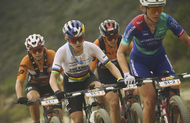 Contrôle, patience et attaque finale : la formule parfaite de Lill et Keller pour gagner leur quatrième étape au Cape Epic 2026